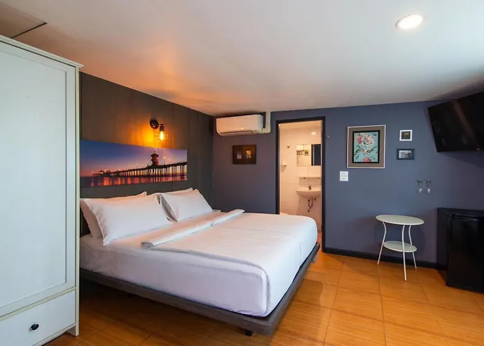 Bbhouse Phra Athit Guest house 3*