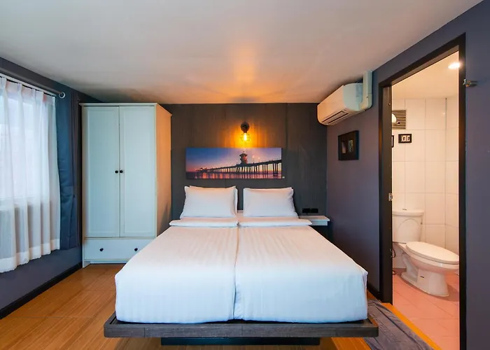 Bbhouse Phra Athit Guest house